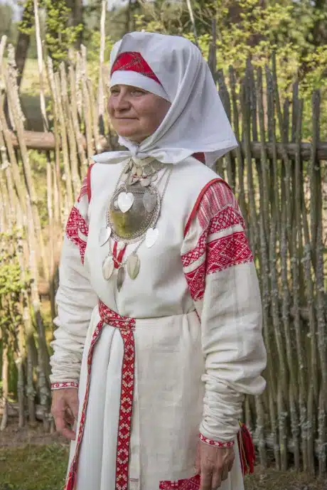 Seto abielunaine valges rüüs, 18. saj lõpp