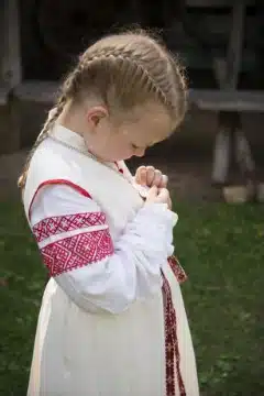 Seto tüdruku rahvarõivad