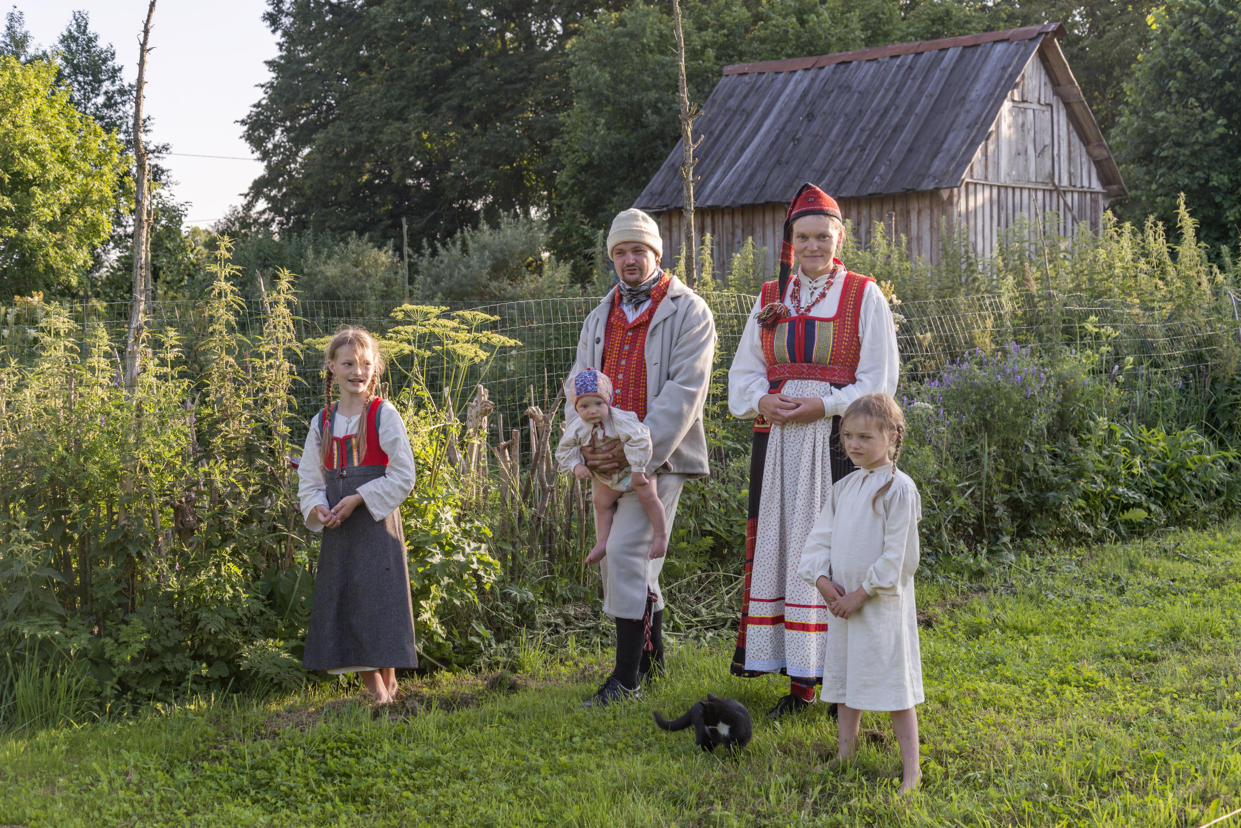 Anseküla perekond rahvarõivais
