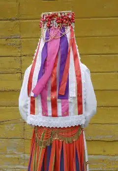 Emmaste pruudi rõivad