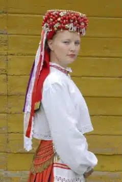 Emmaste pruudi rõivad