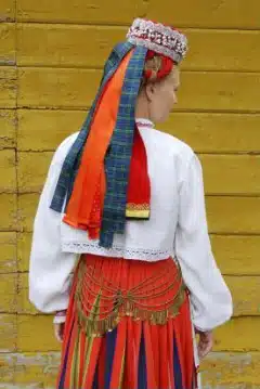 Emmaste pruudi rõivad