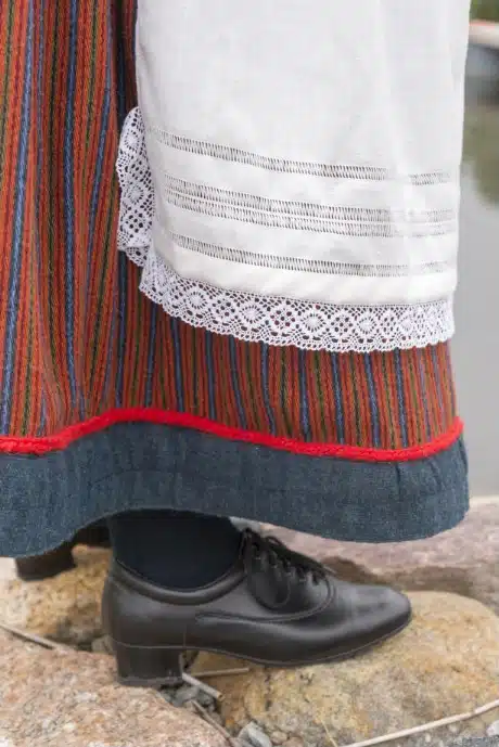 Kaarma naise rahvariided, 19. saj