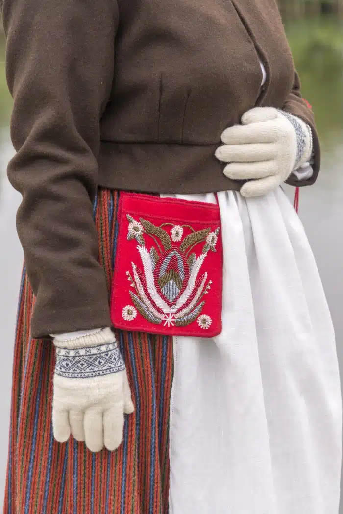 Eesti Rahva Muuseumi näitusel näeb vanu lahttaskuid ja tubakakotte Eesti Rahva Muuseumi näitusel näeb vanu lahttaskuid ja tubakakotte