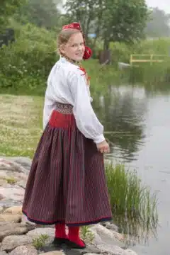Kaarma tüdruku rahvariided, 19. saj