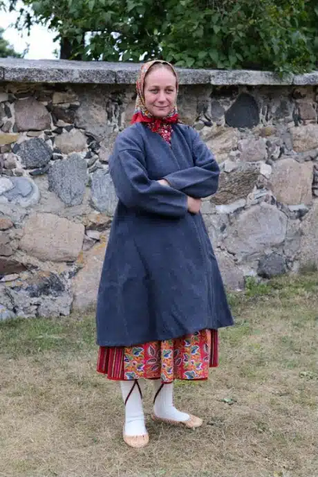 Kihnu naise rahvarõivad