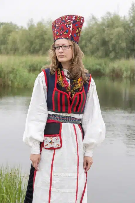 Kihelkonna naise rahvariided, 19. saj I pool