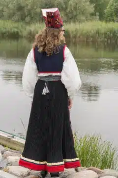 Kihelkonna naise rahvariided, 19. saj I pool