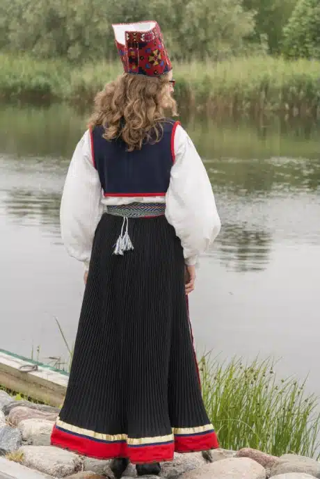 Kihelkonna naise rahvariided, 19. saj I pool