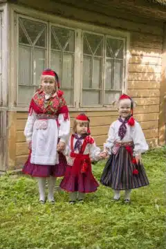 Kärla laste ja neiu rahvariided, 19. sajand