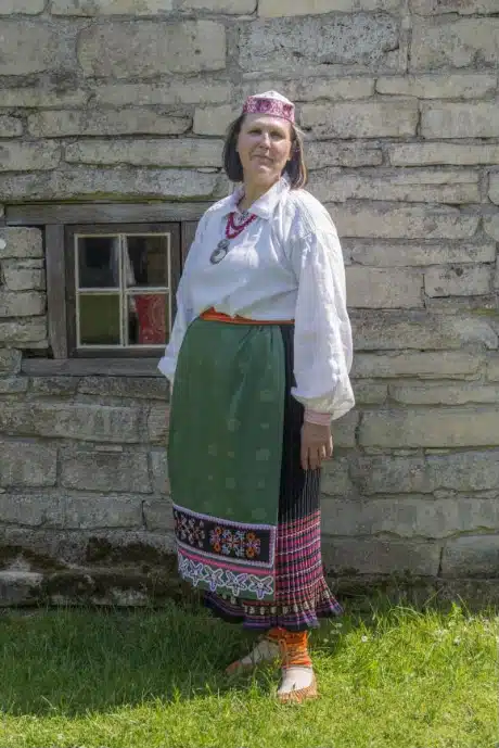 Muhu naise rahvarõivad, 19. saj