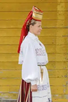 Pühalepa pruudi rahvarõivad