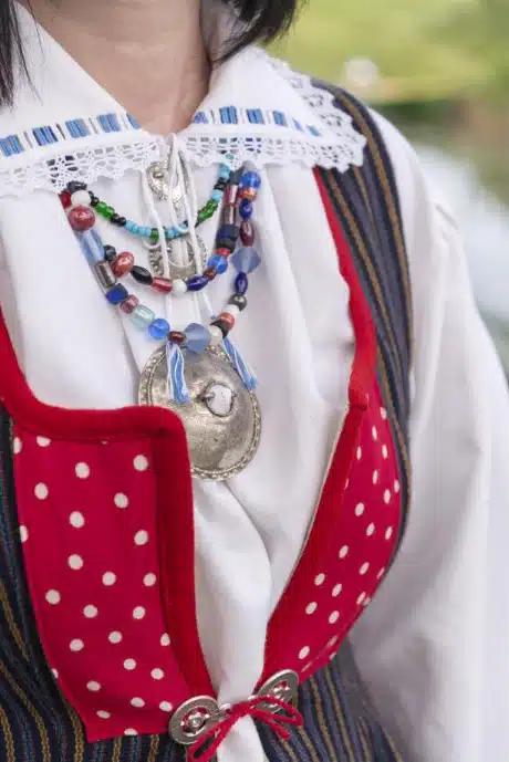 Püha naise rahvariided, 19. saj