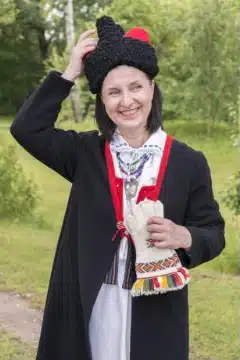 Püha naise rahvariided, 19. saj